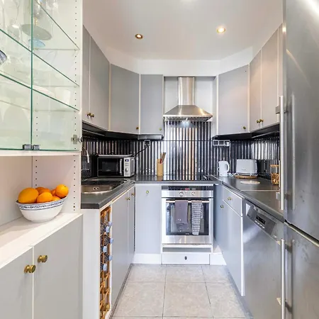 Modern - Ac- 1br- 4p - Cannes